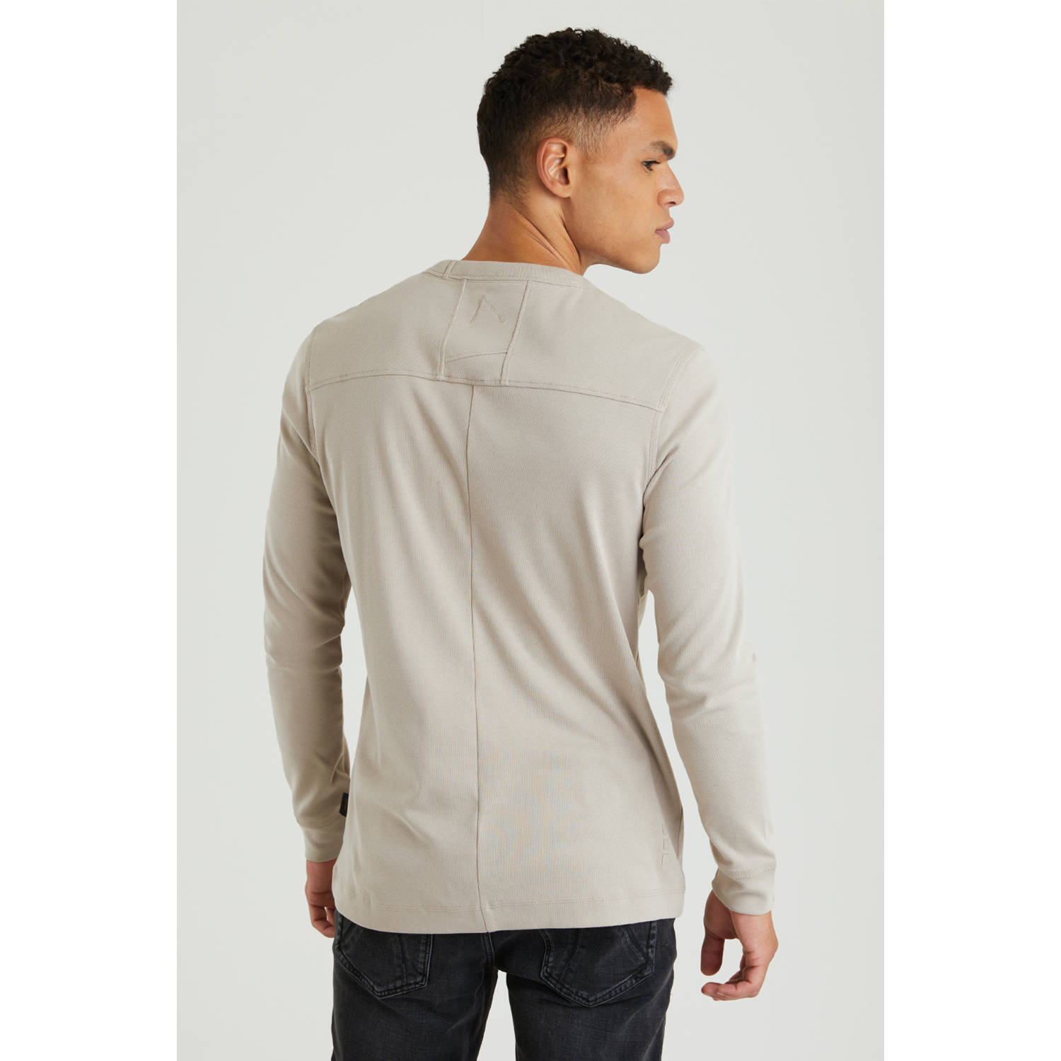 CHASIN' longsleeve zand