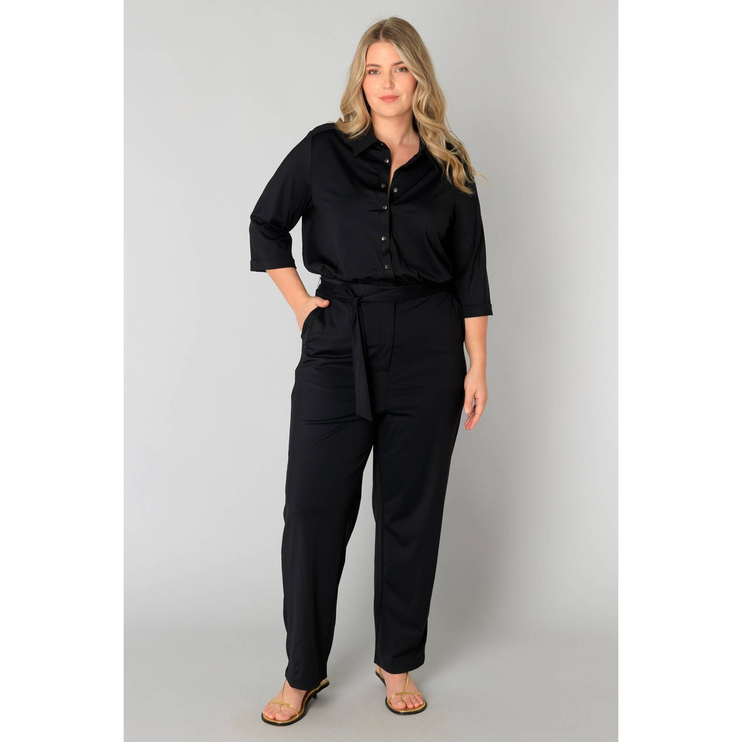 Yesta rechtvallend jumpsuit zwart