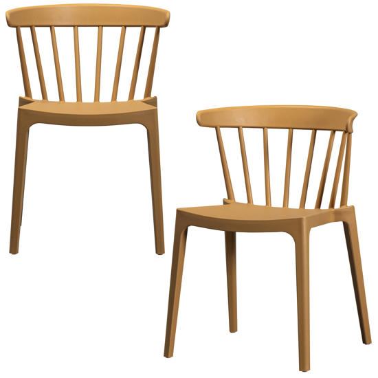 bruine eettafelstoelen buiten