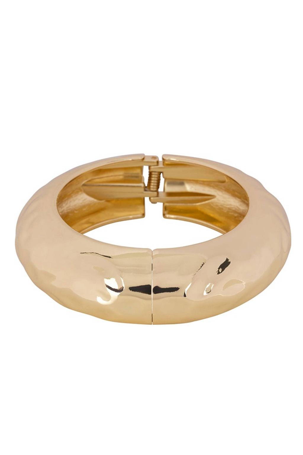 Club Manhattan armband Hammered Cuff goudkleurig