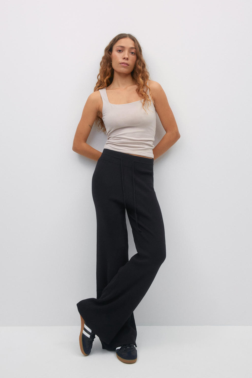 Gina Tricot Wide Leg Regular Waist Broek Zwart Rib Gebreid Wehkamp Gina Tricot Wide Leg Regular Waist Broek Zwart Rib Gebreid Wehkamp