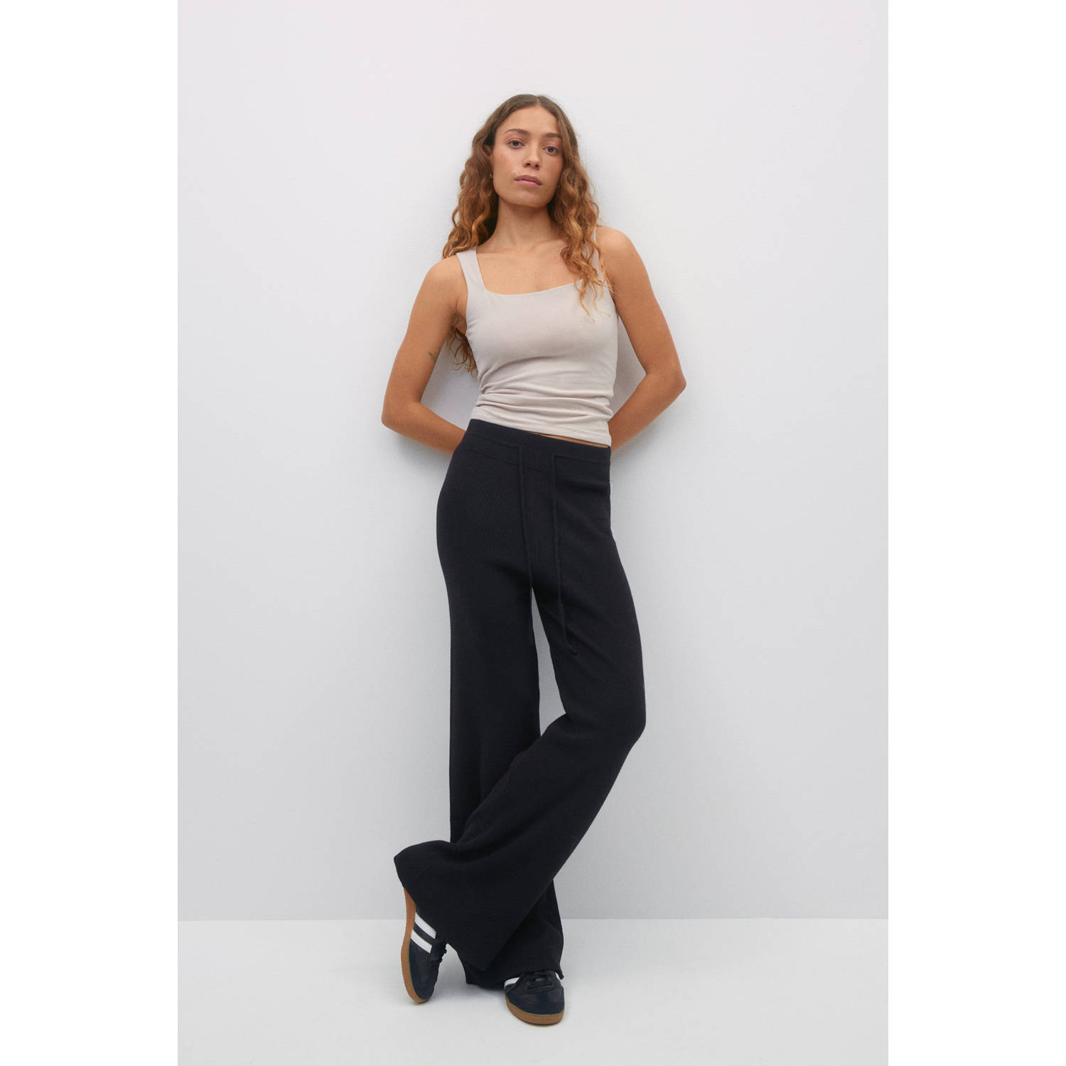Gina Tricot wide leg regular waist broek zwart rib gebreid