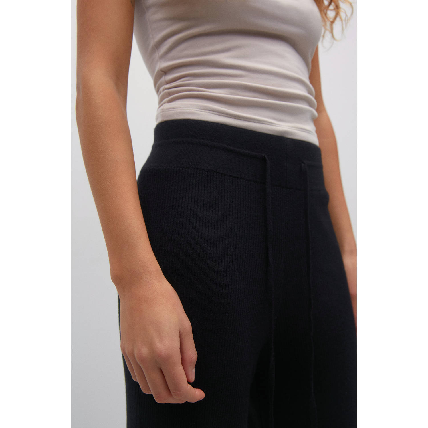 Gina Tricot wide leg regular waist broek zwart rib gebreid