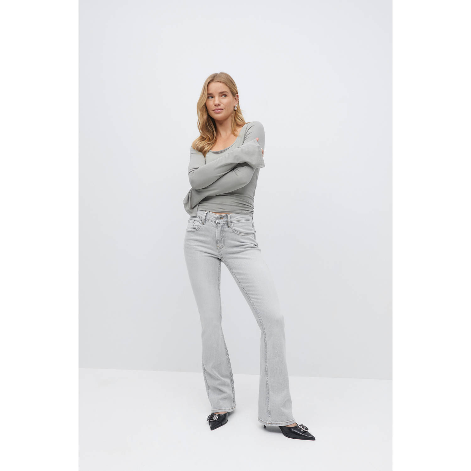 Gina Tricot low waist flared jeans grey denim