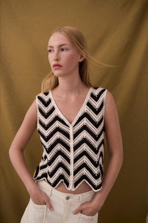 crochet vest zwart/ ecru