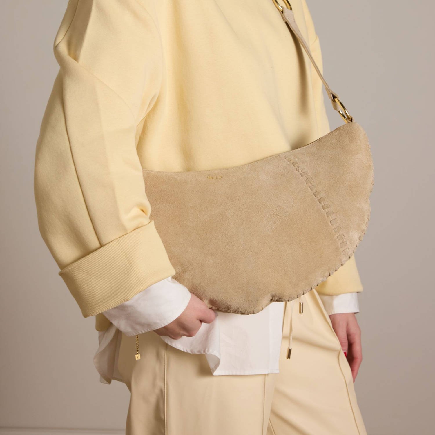 Manfield suede crossbody tas beige