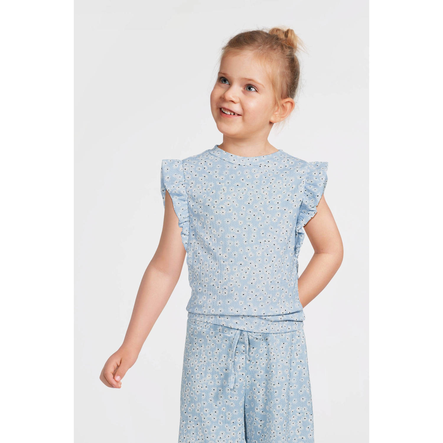 Anytime crinkle top met ruffles blomenprint lichtblauw