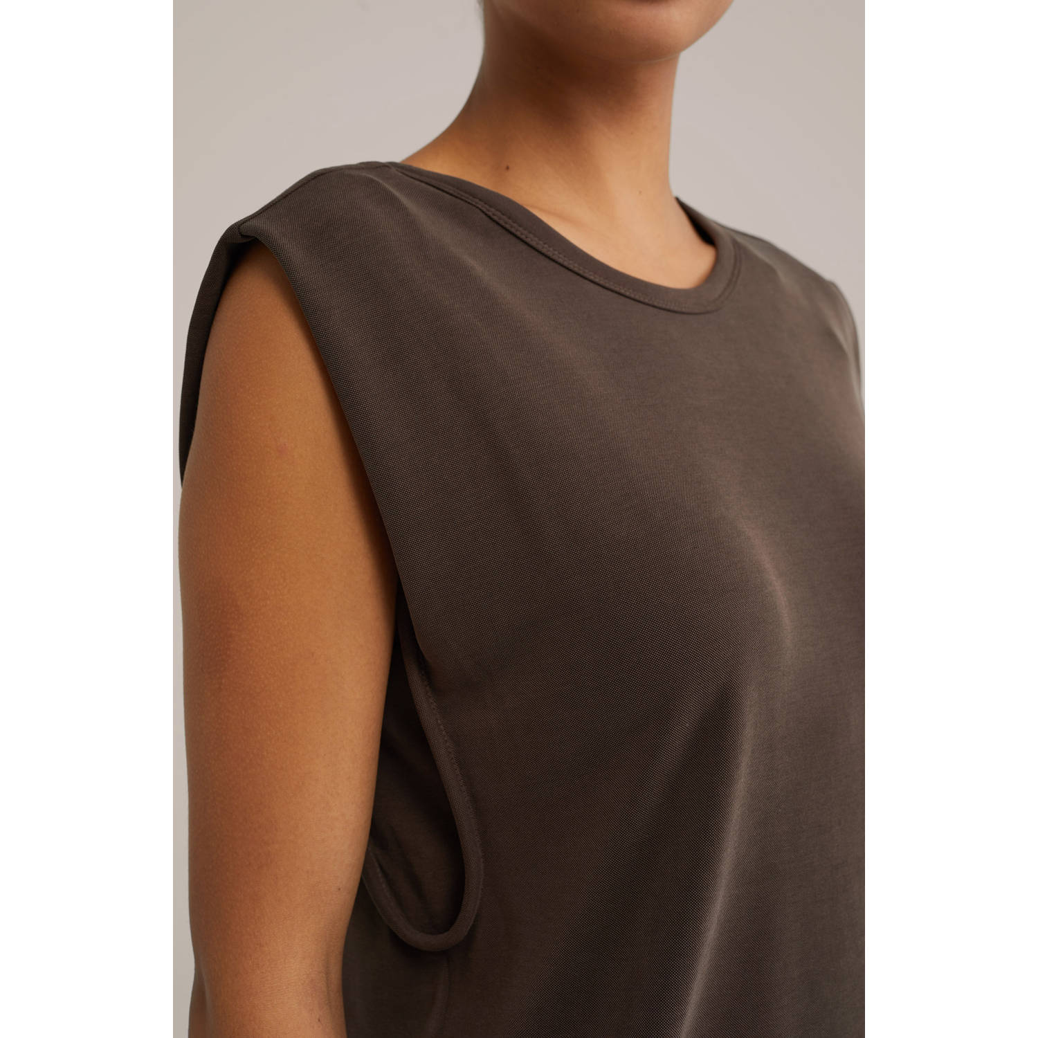 WE Fashion mouwloze top donkerbruin