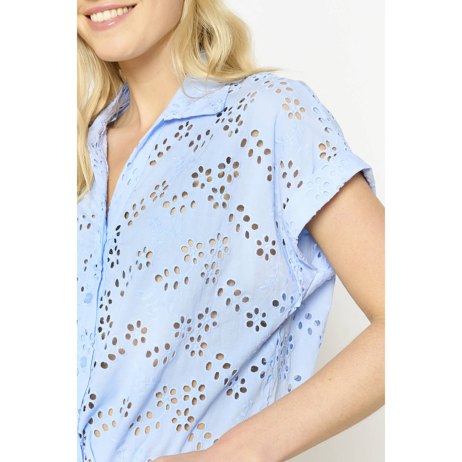 LOLALIZA blouse lichtblauw broderie