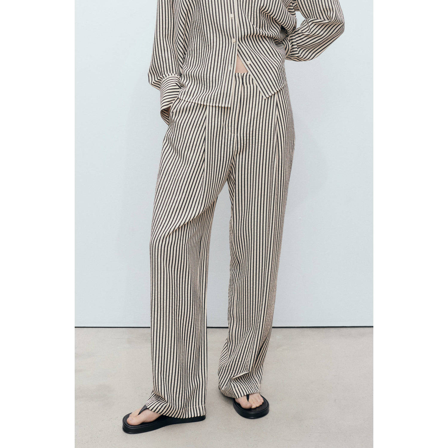 Mango straight regular waist casual broek zwart ecru