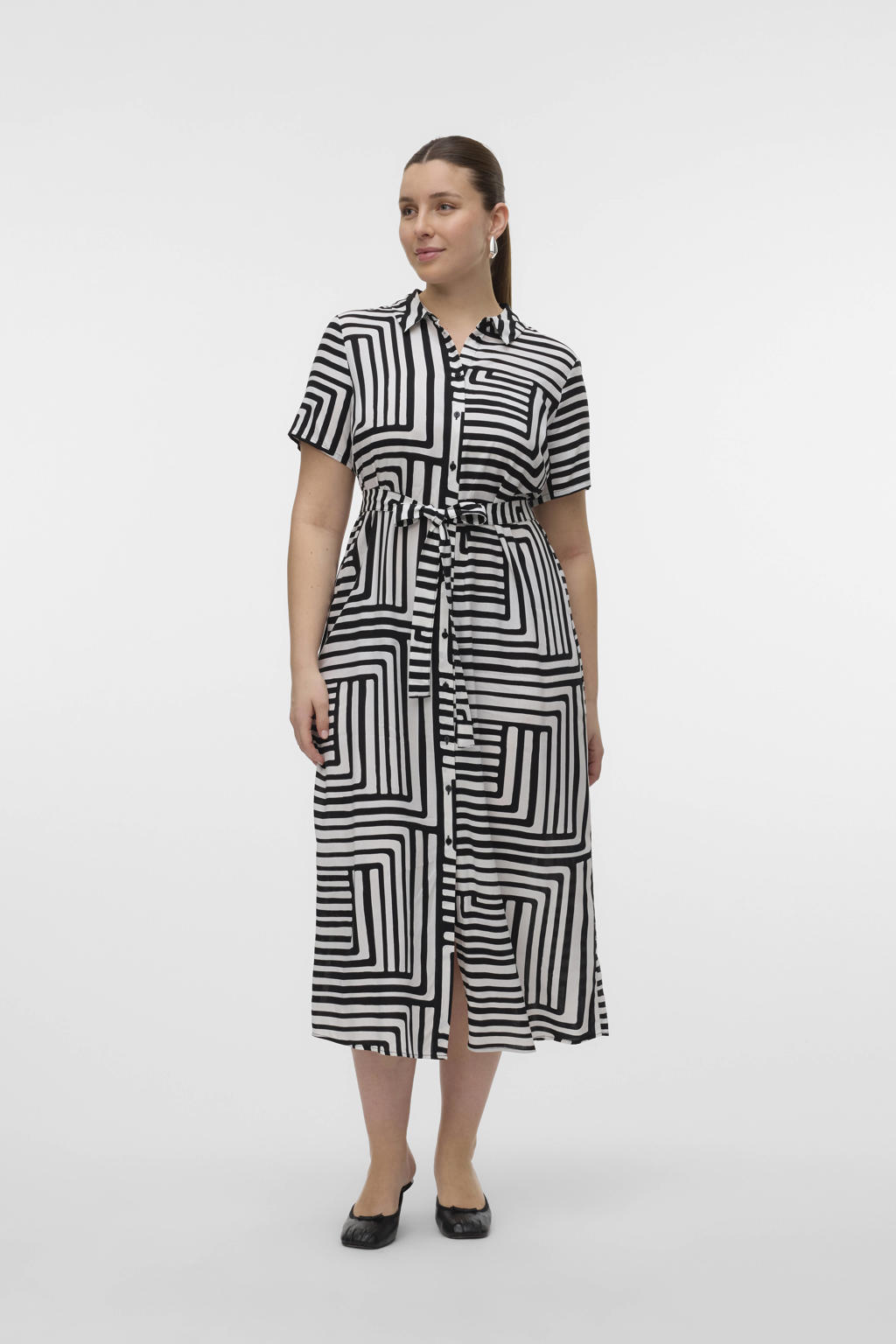 Zwart en witte dames VERO MODA CURVE blousejurk van viscose met korte mouwen en klassieke kraag
