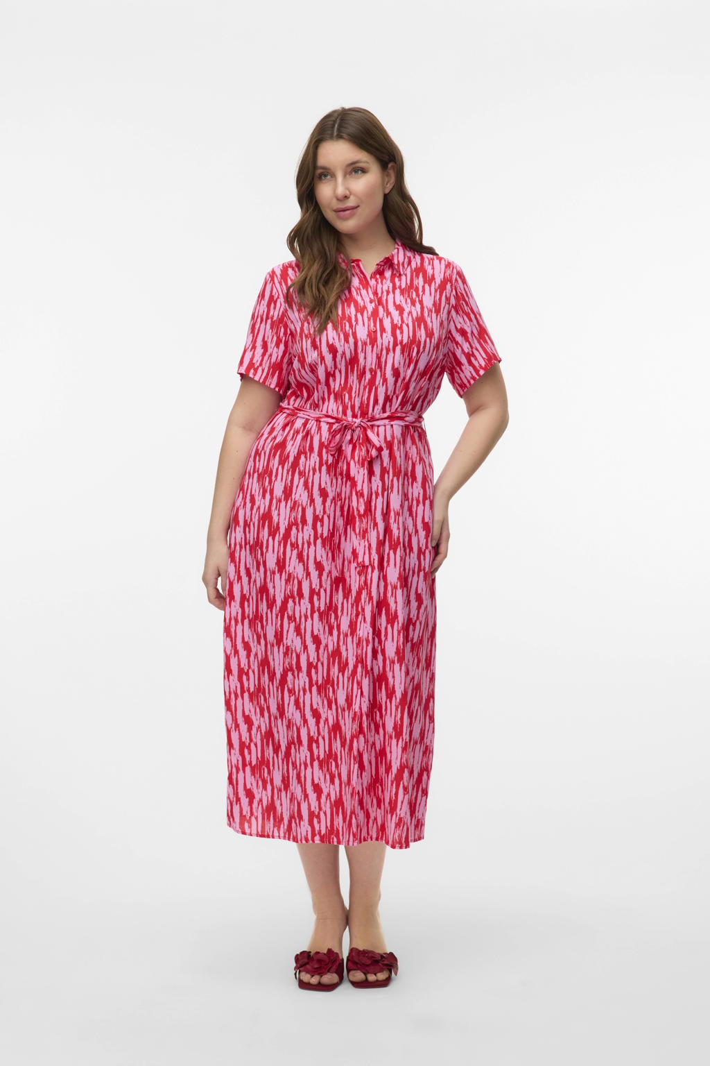 Rode dames VERO MODA CURVE blousejurk van viscose met effen, korte mouwen, klassieke kraag, knoopsluiting en ceintuur