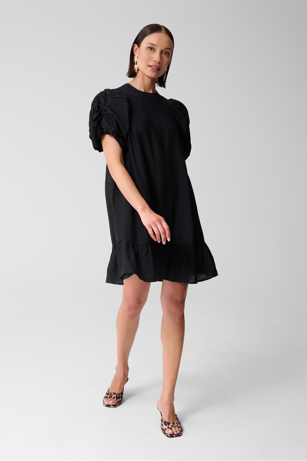 Zwarte dames Shoeby jurk van viscose met effen, korte mouwen, ronde hals en knoopsluiting