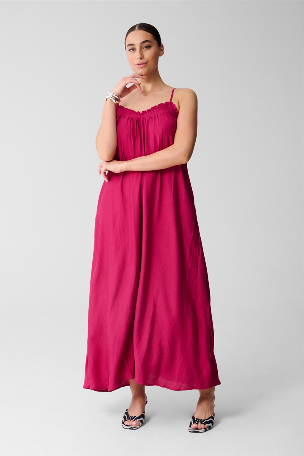 Roze dames Shoeby maxi jurk van viscose met effen, spaghettibandjes, V-hals en ruches