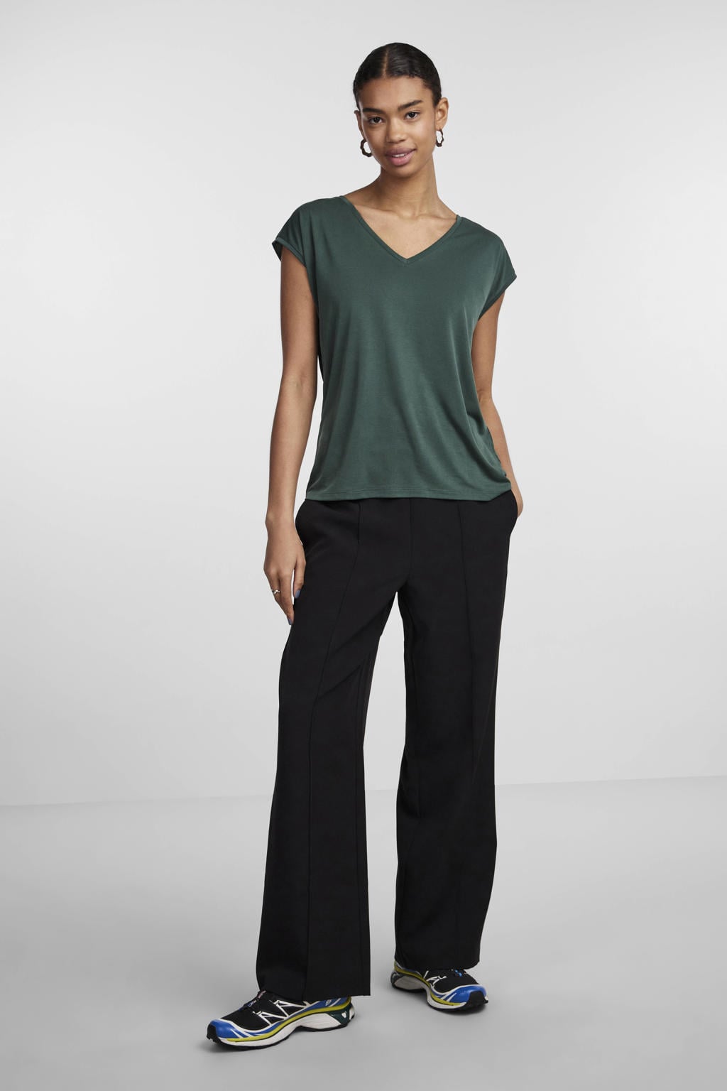 Groene dames PIECES T-shirt van modal met effen, korte mouwen en V-hals