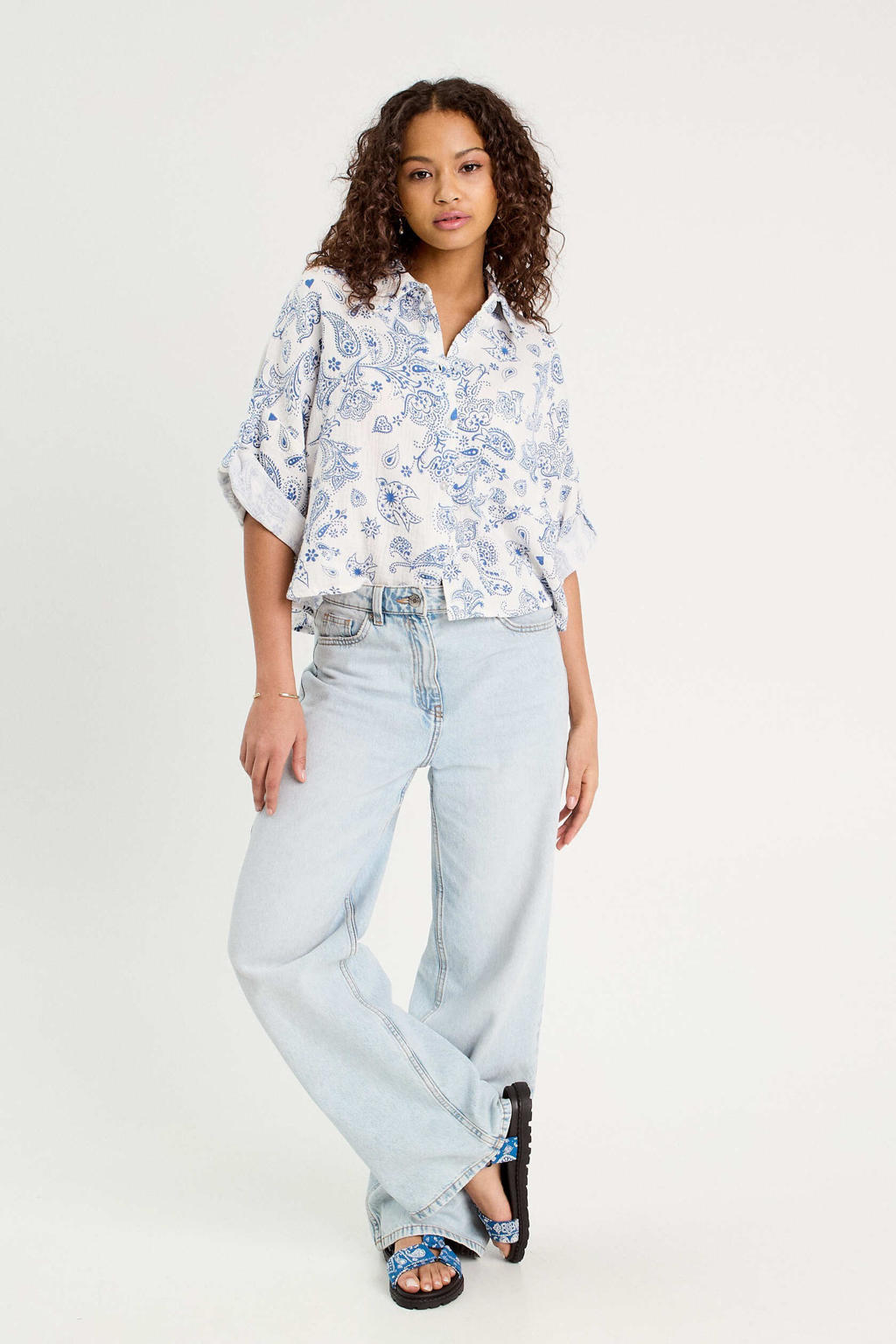 Wit en blauwe dames Cache Cache blouse van katoen met paisley print, driekwart mouwen, klassieke kraag en knoopsluiting