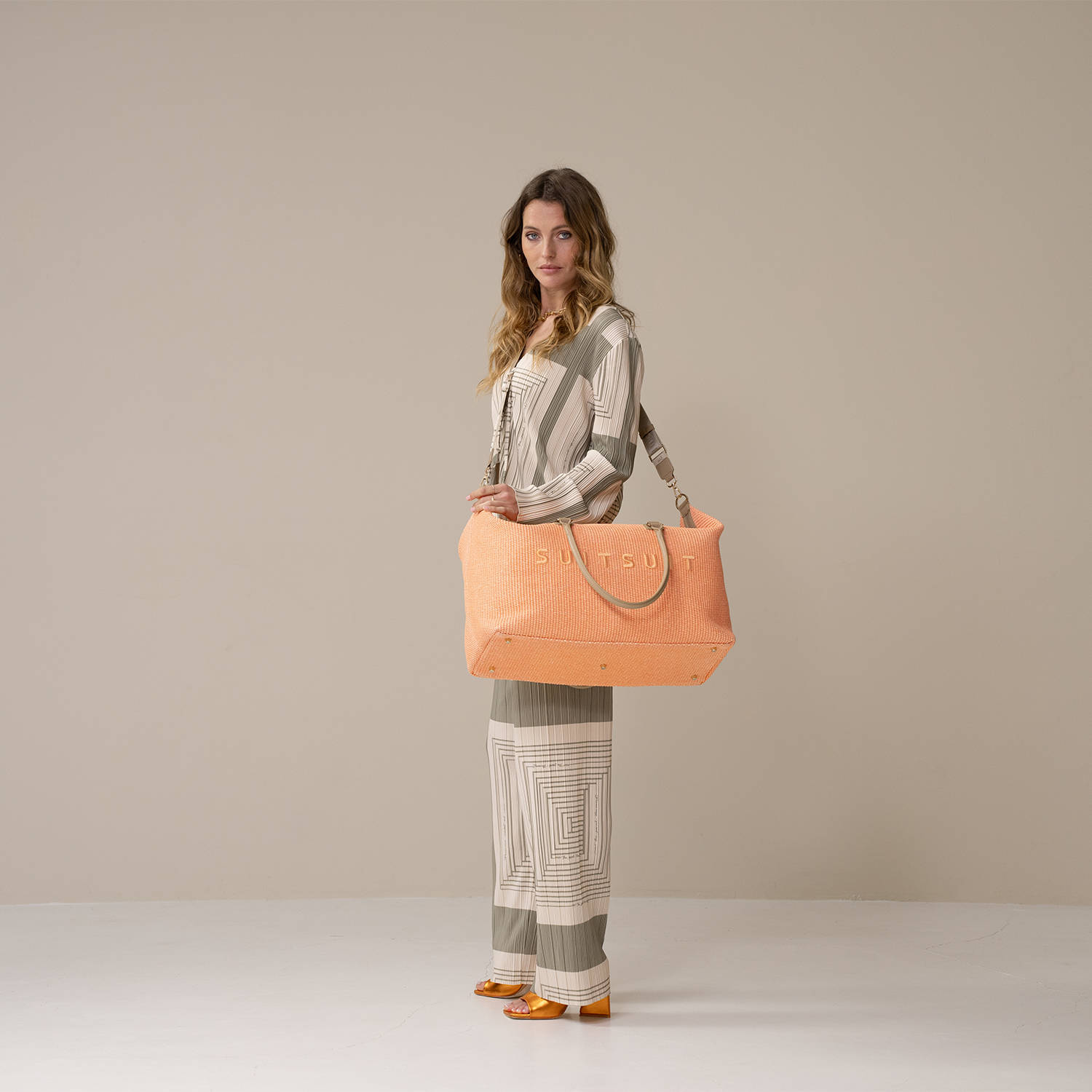Suitsuit reistas Fusion 44L Pale Orange
