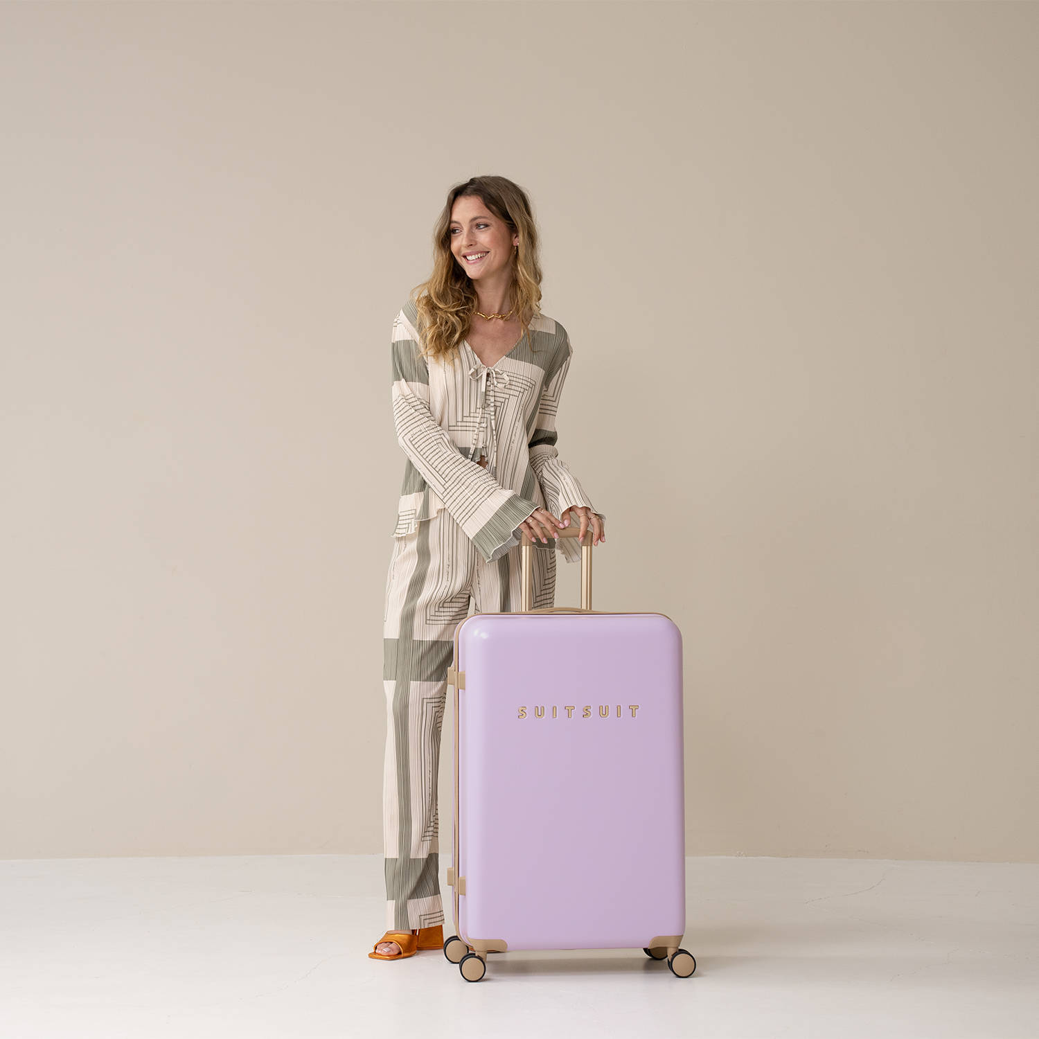 Suitsuit trolley Fusion 76 cm. Orchid Bloom