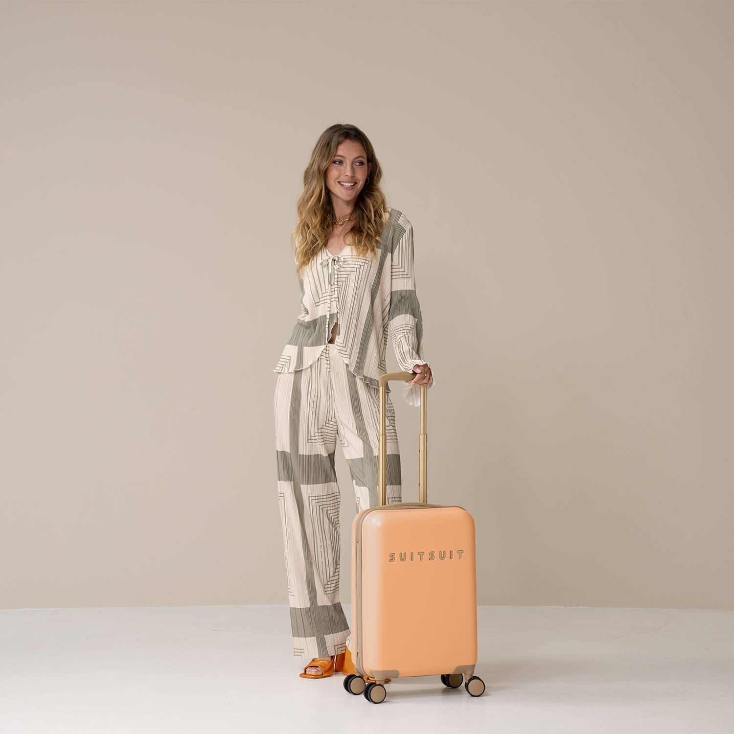 Suitsuit trolley Fusion 55 cm. Pale Orange