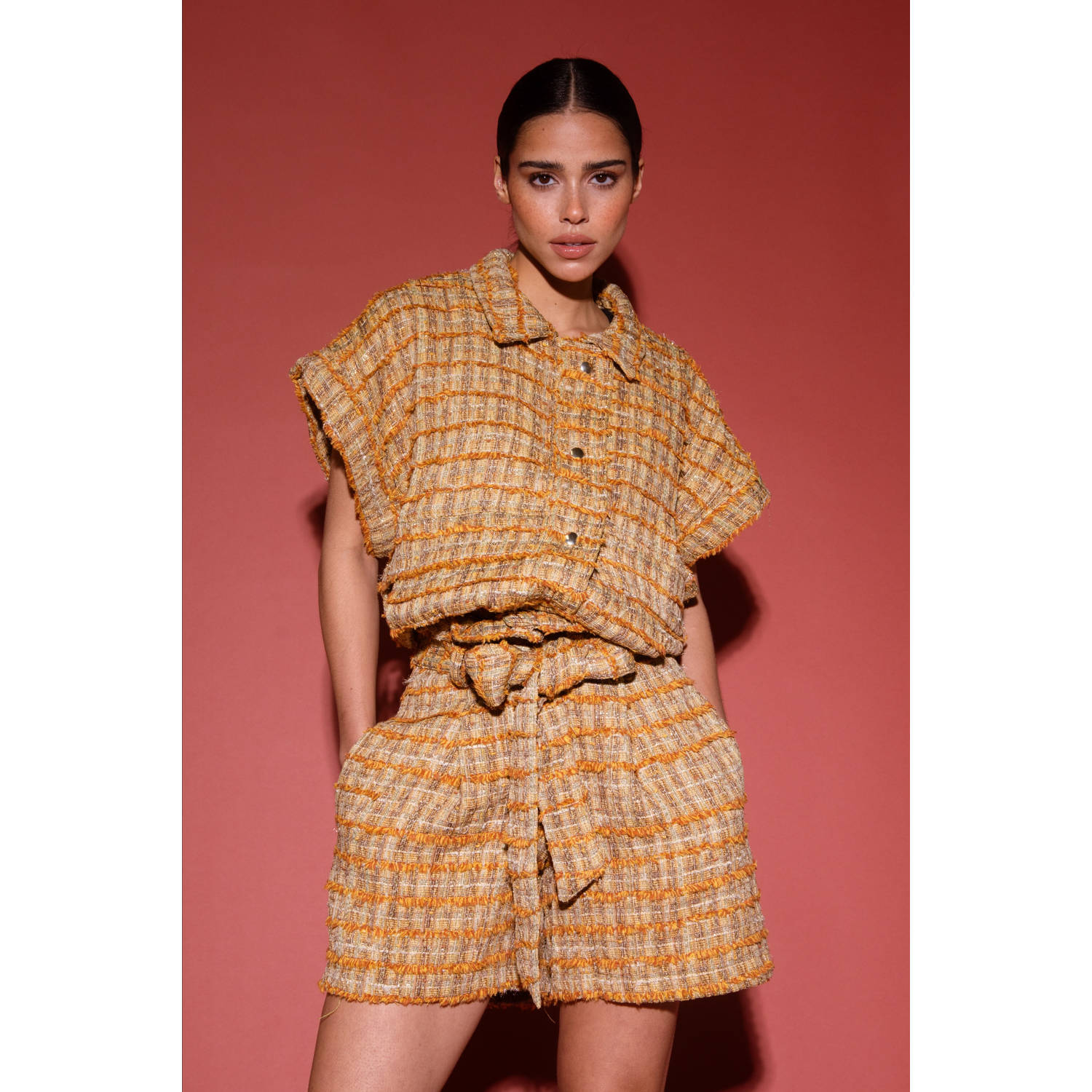 AMAYA Amsterdam bouclé straight high waist casual short bruin