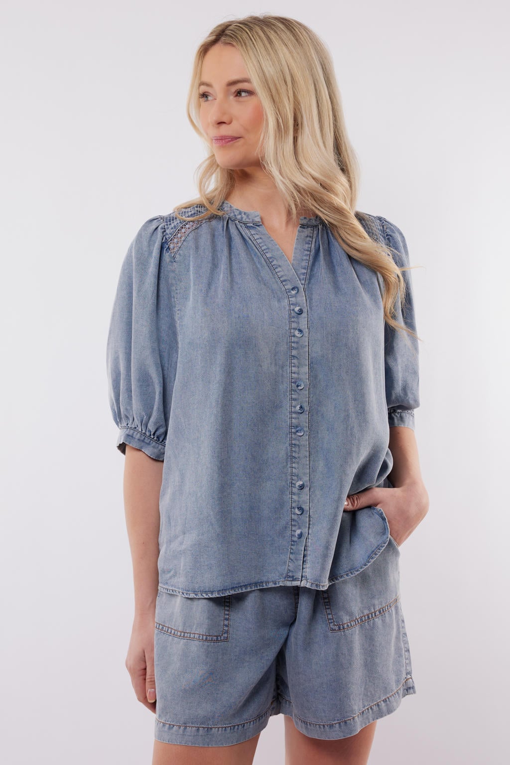 Medium blue denim dames CS the Label blouse van lyocell met effen, half lange mouwen, button down sluiting en knoopsluiting
