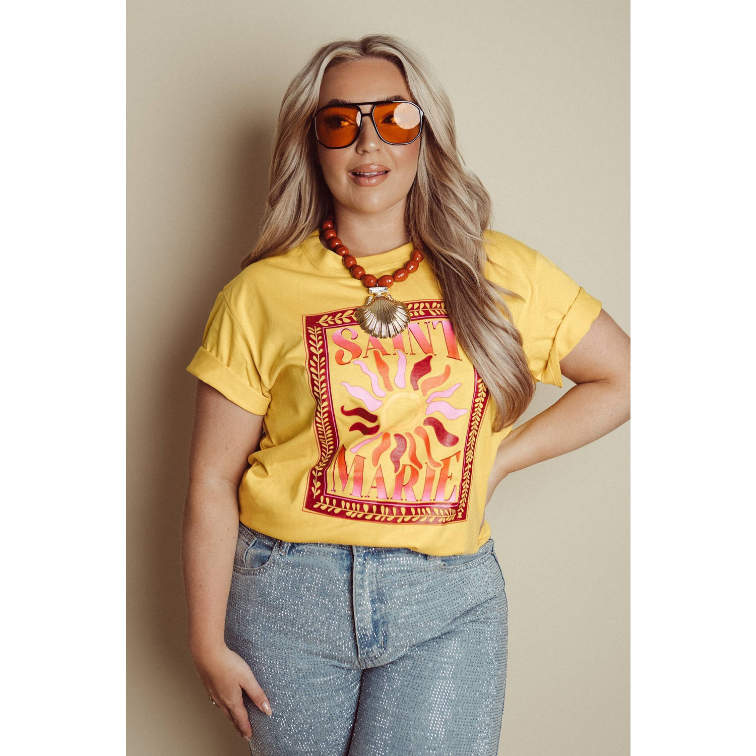 Pinned by K Curve T-shirt geel