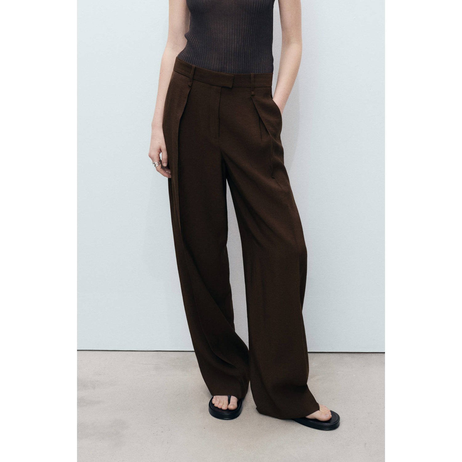 Mango wide leg regular waist pantalon donkerbruin