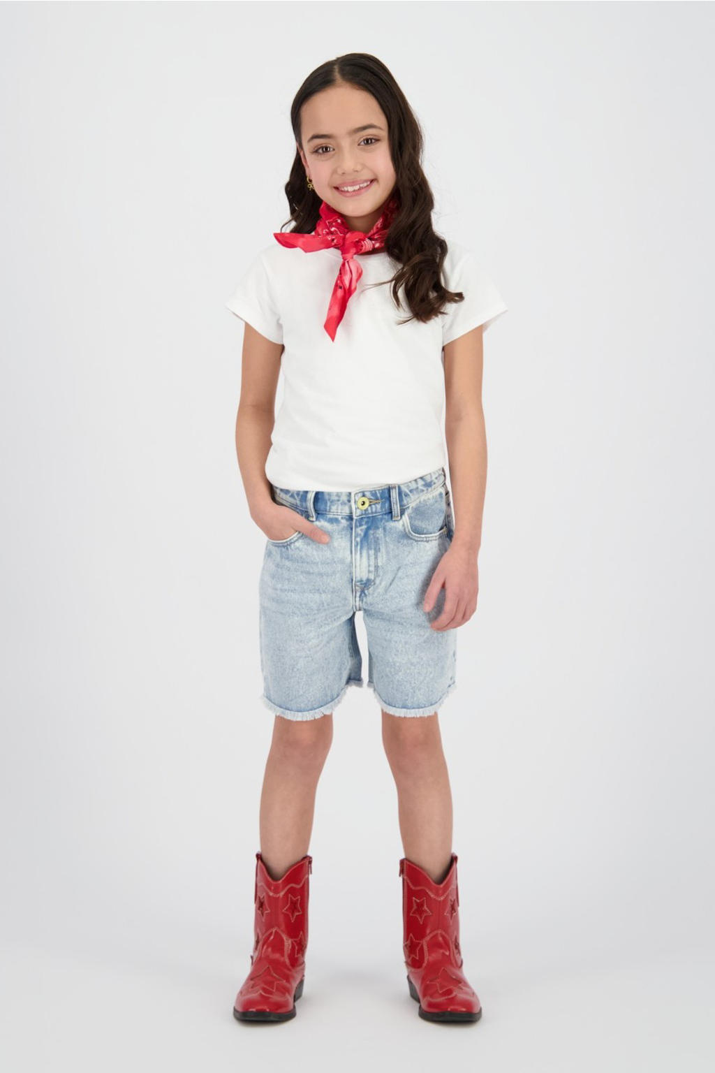 Light blue denim meisjes Vingino relaxed short van denim met regular waist, rits- en knoopsluiting en effen