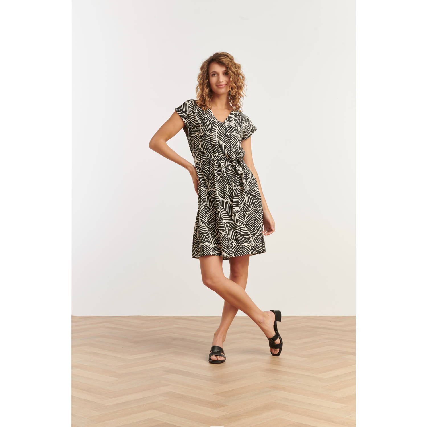 Smashed Lemon zomerjurk zwart