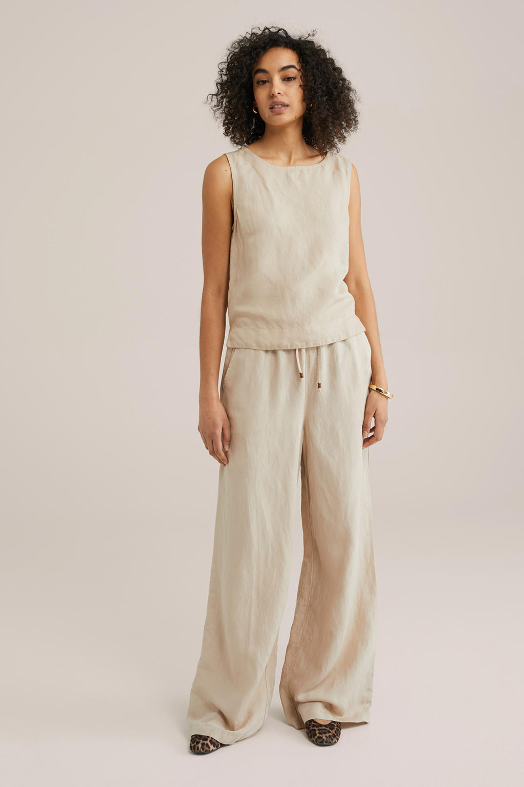 Beige dames WE Fashion linnen mouwloze top met effen, ronde hals en knoopsluiting