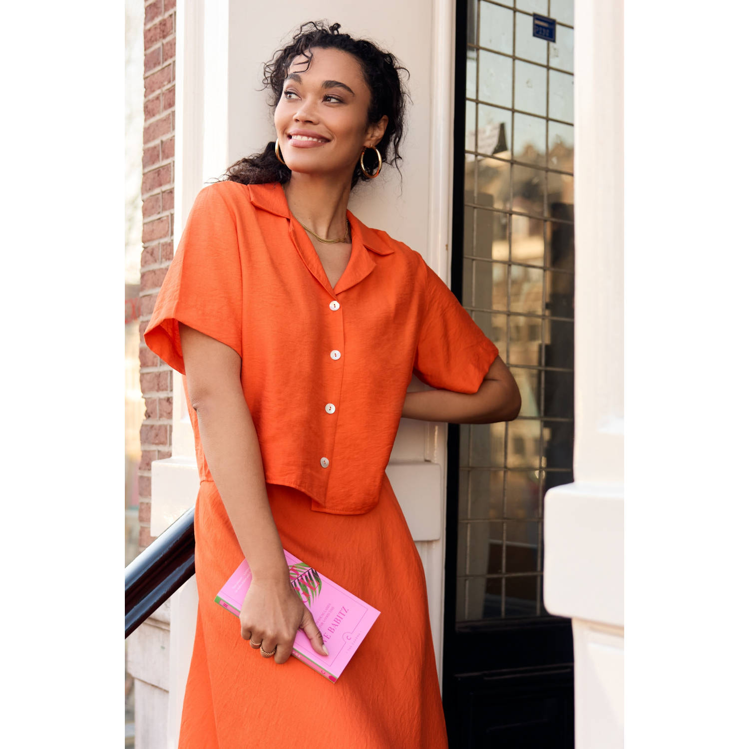 LOLALIZA Romy Monteiro x Wehkamp satijnen A-lijn rok oranje
