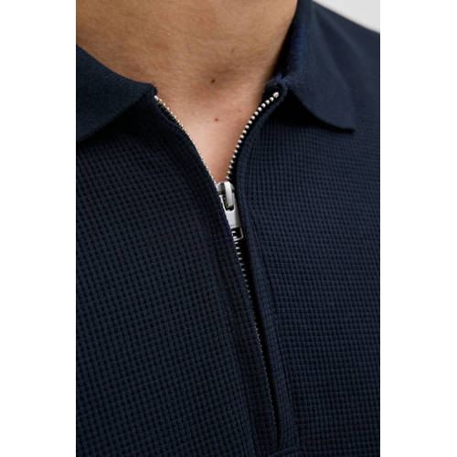 JACK & JONES ESSENTIALS regular polo met ingebreid patroon donkerblauw afbeelding