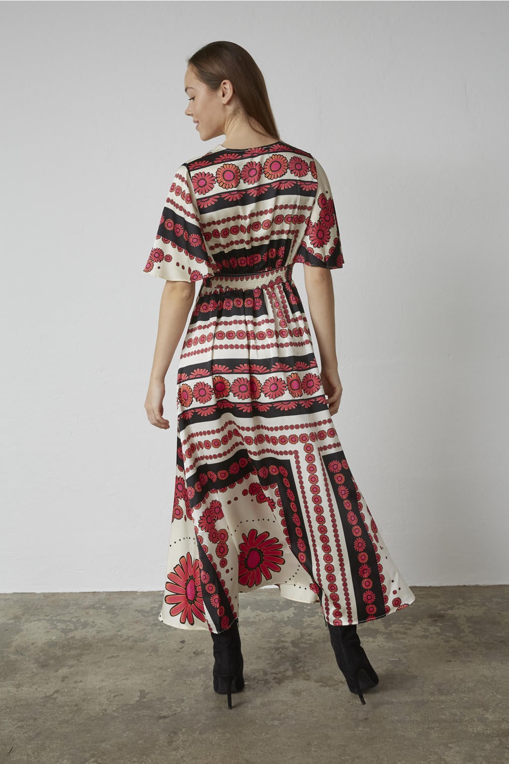 Ecru, zwart en roze dames SisterS Point midi jurk van polyester met korte mouwen, V-hals en elastische tailleband