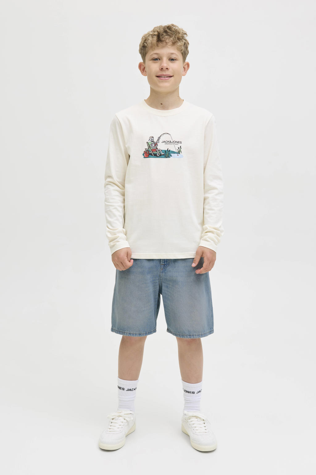 Medium blue denim jongens JACK & JONES JUNIOR loose short van stretchdenim met regular waist, rits- en knoopsluiting en effen