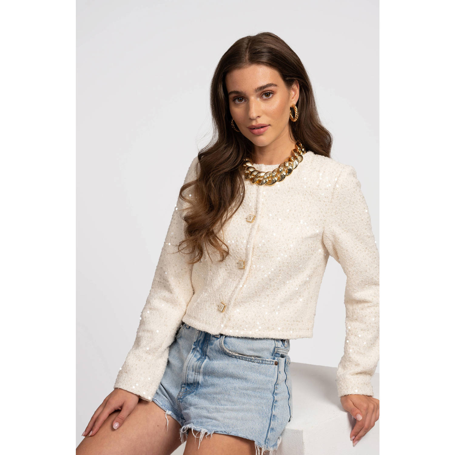 NIKKIE cropped blazer ecru met pailletten