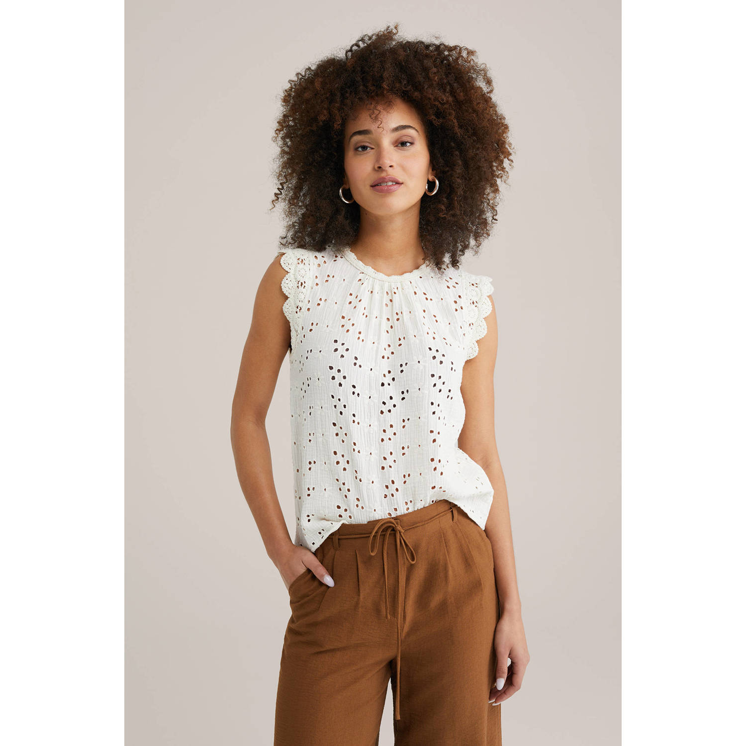WE Fashion mouwloze top ecru broderie