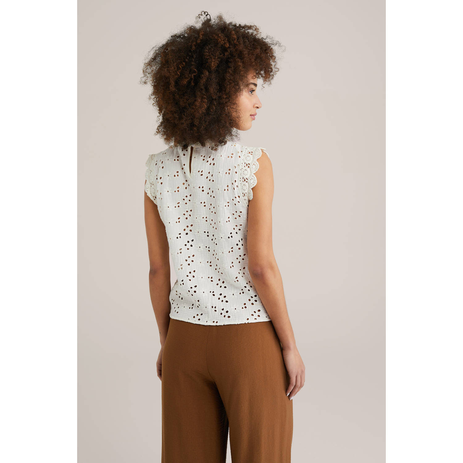 WE Fashion mouwloze top ecru broderie