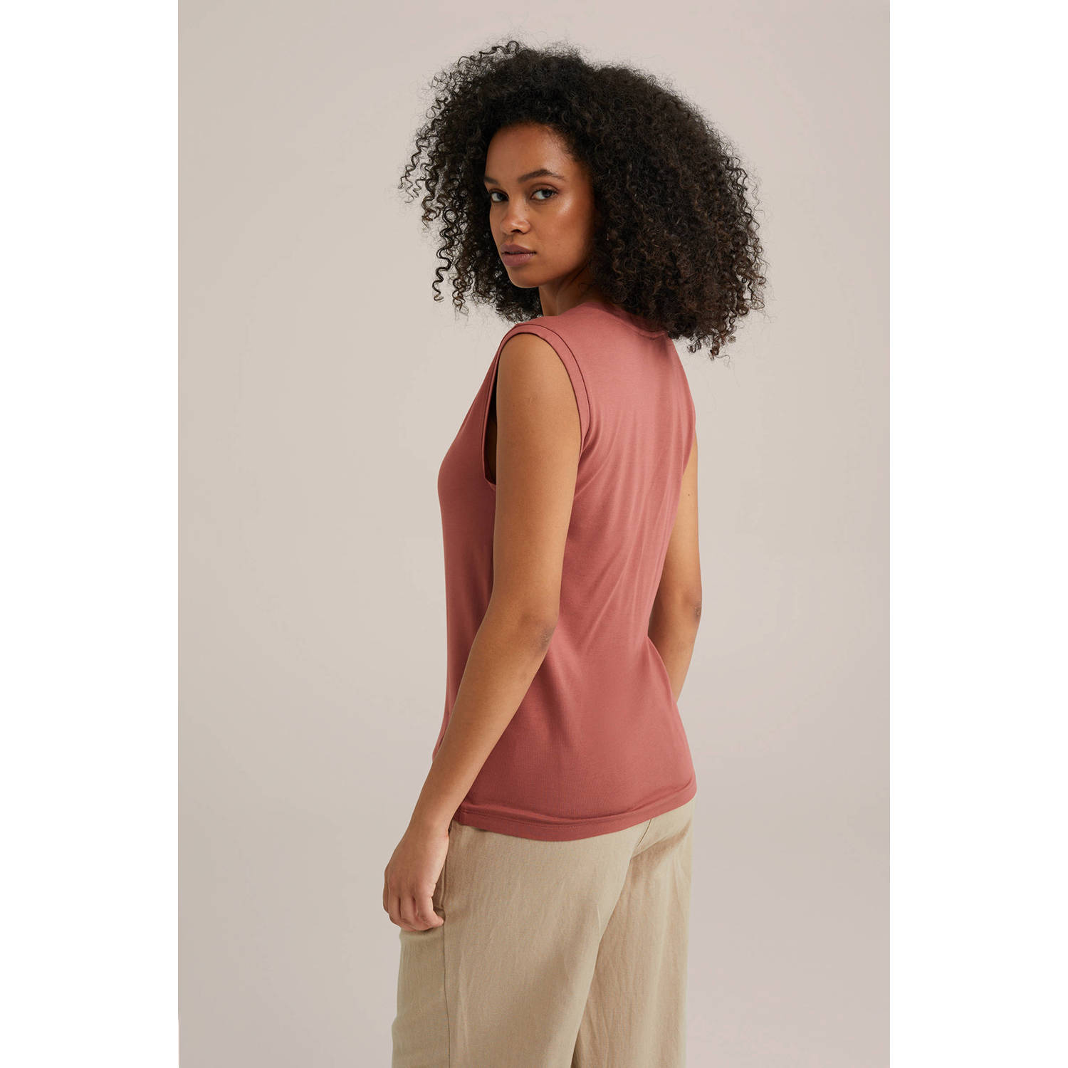 WE Fashion mouwloze top roodbruin