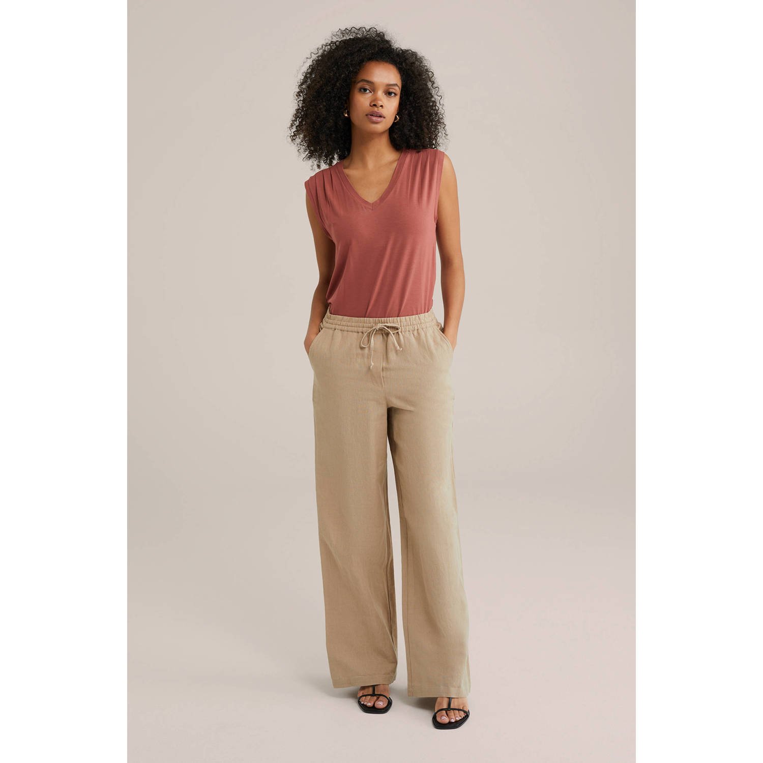 WE Fashion mouwloze top roodbruin