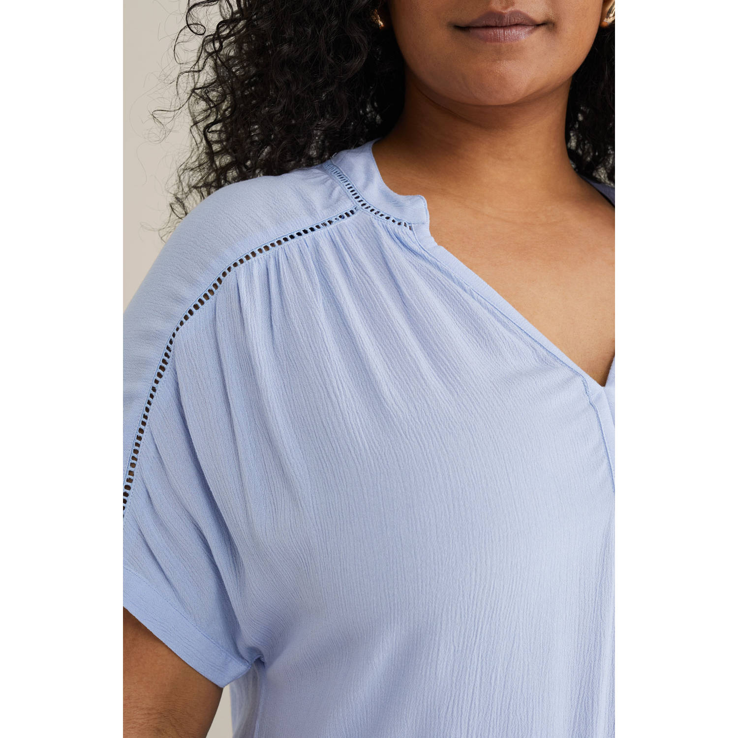 WE Fashion Curve top lichtblauw