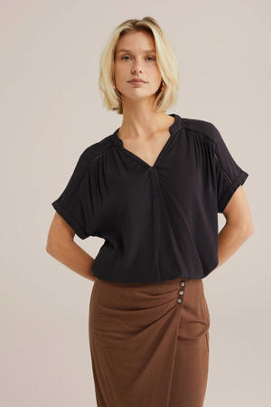 blousetop zwart broderie