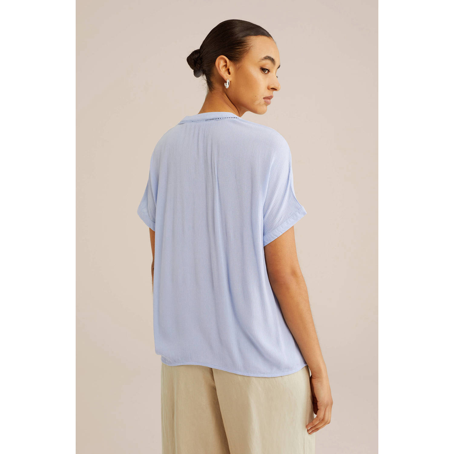 WE Fashion blousetop lichtblauw broderie