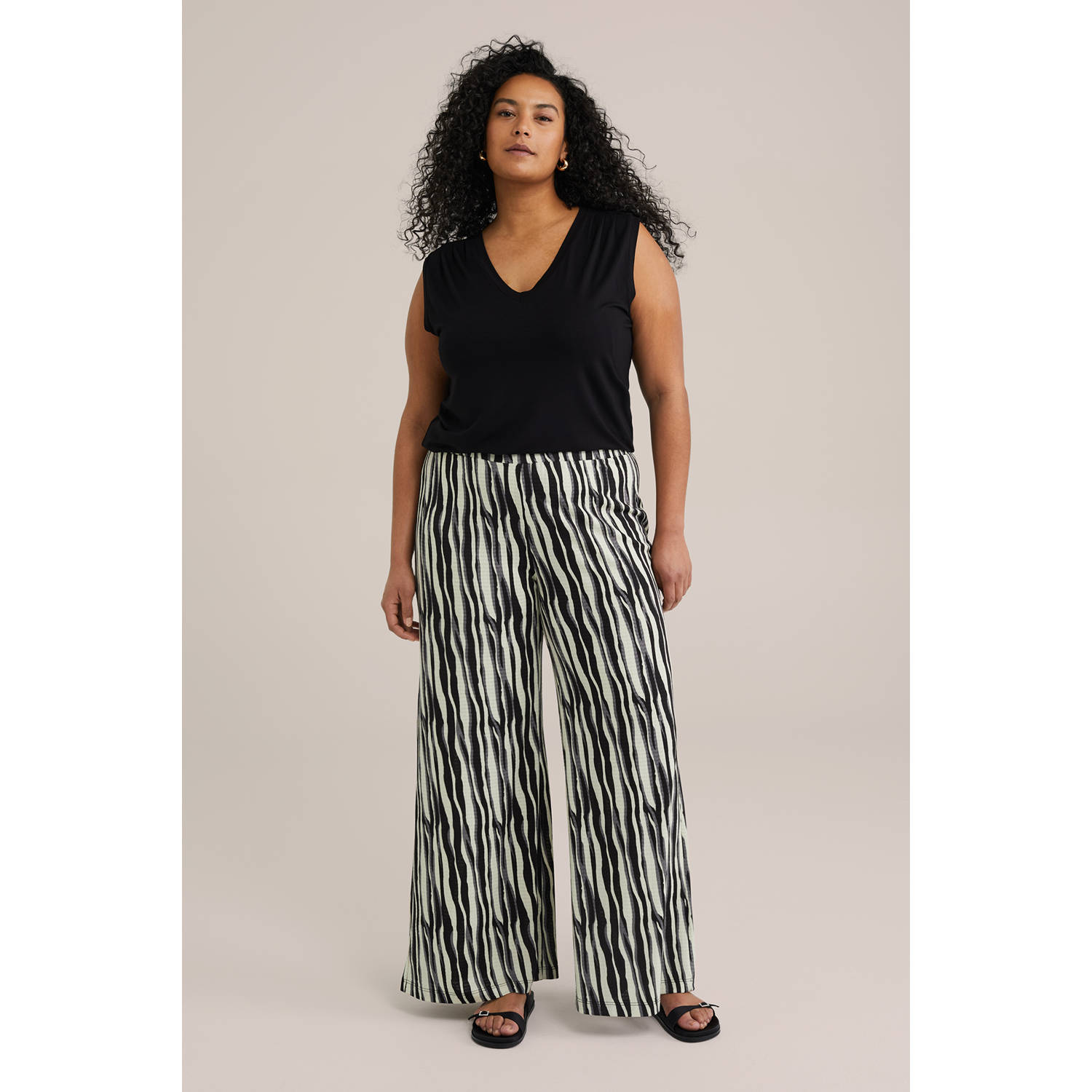 WE Fashion Curve top zwart