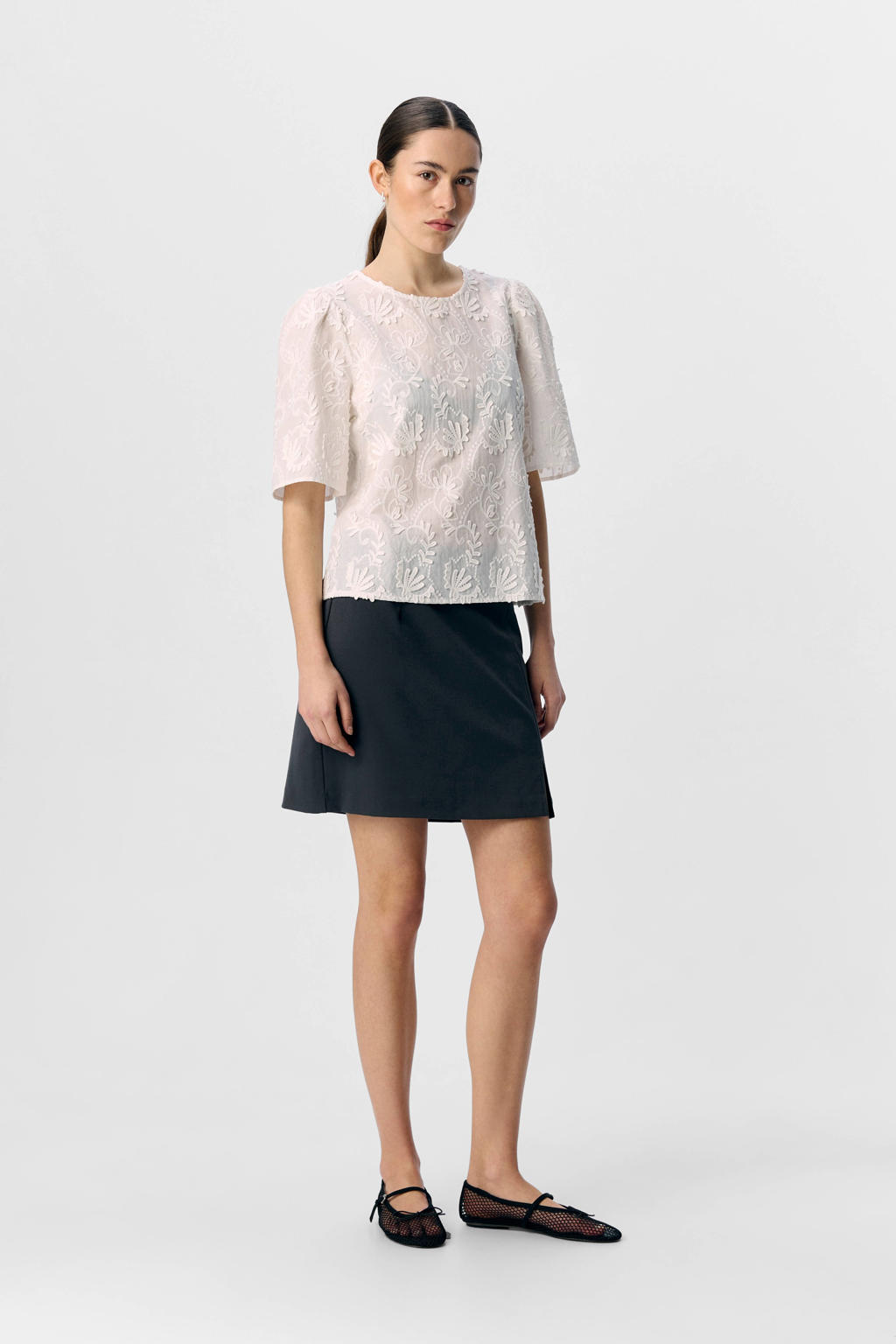 Witte dames OBJECT top met half lange mouwen, ronde hals en borduursels