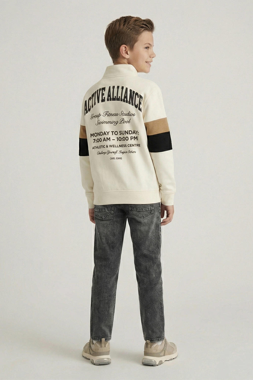 Wit, zwart en bruine jongens Cars sweater offwhite met backprint, lange mouwen, opstaande kraag en halve rits