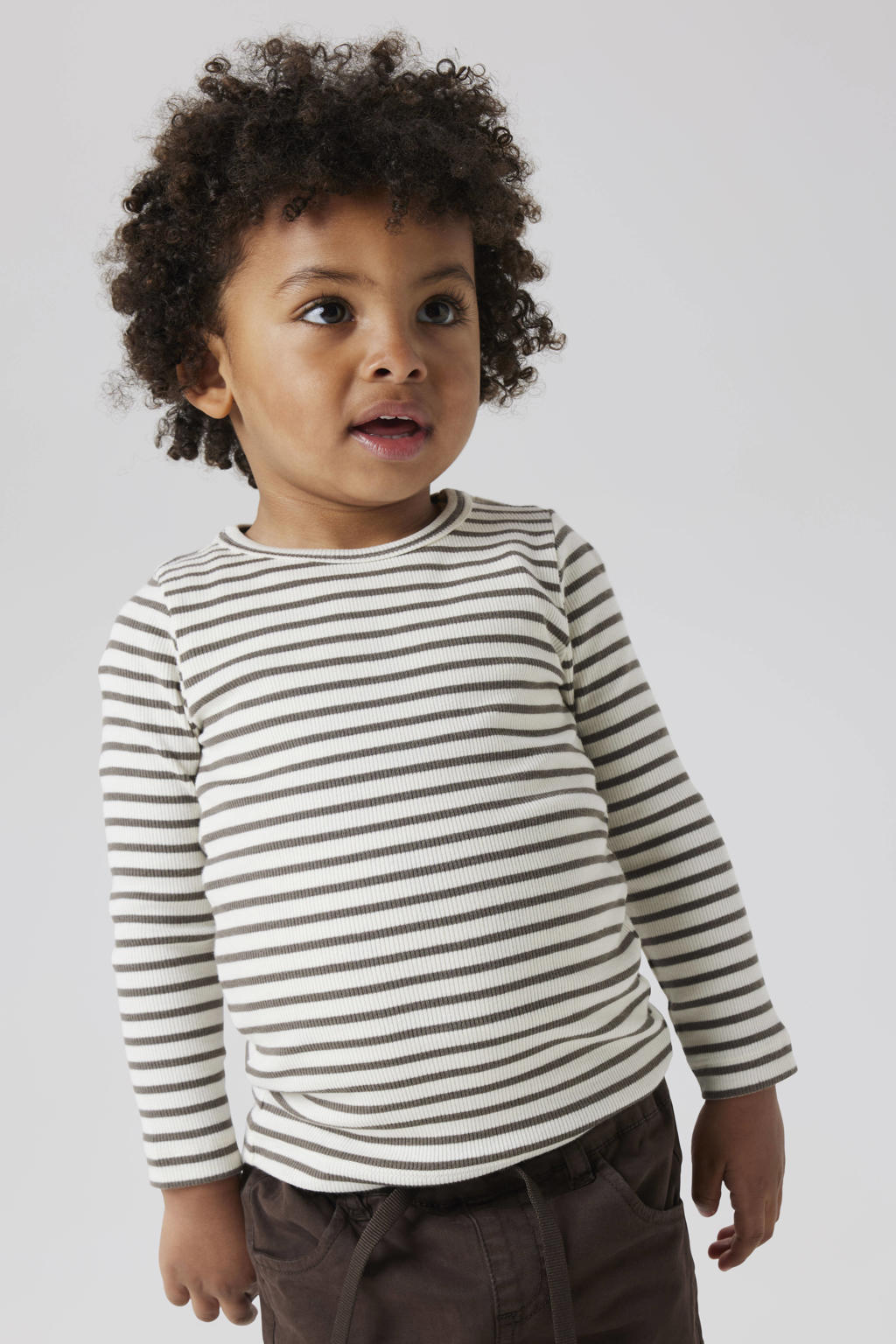 Olijfgroen en ecru jongens en meisjes NAME IT MINI longsleeve gebreid van katoen met strepenprint, lange mouwen en ronde hals