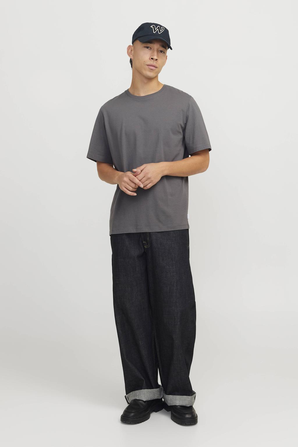 Grijze heren JACK & JONES ESSENTIALS regular fit T-shirt van katoen met effen, korte mouwen en ronde hals