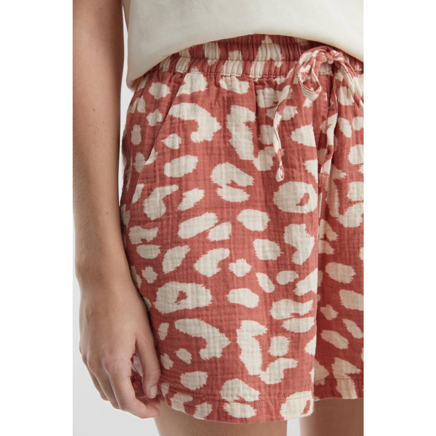 Q S by s.Oliver relaxed regular waist casual short roodbruin