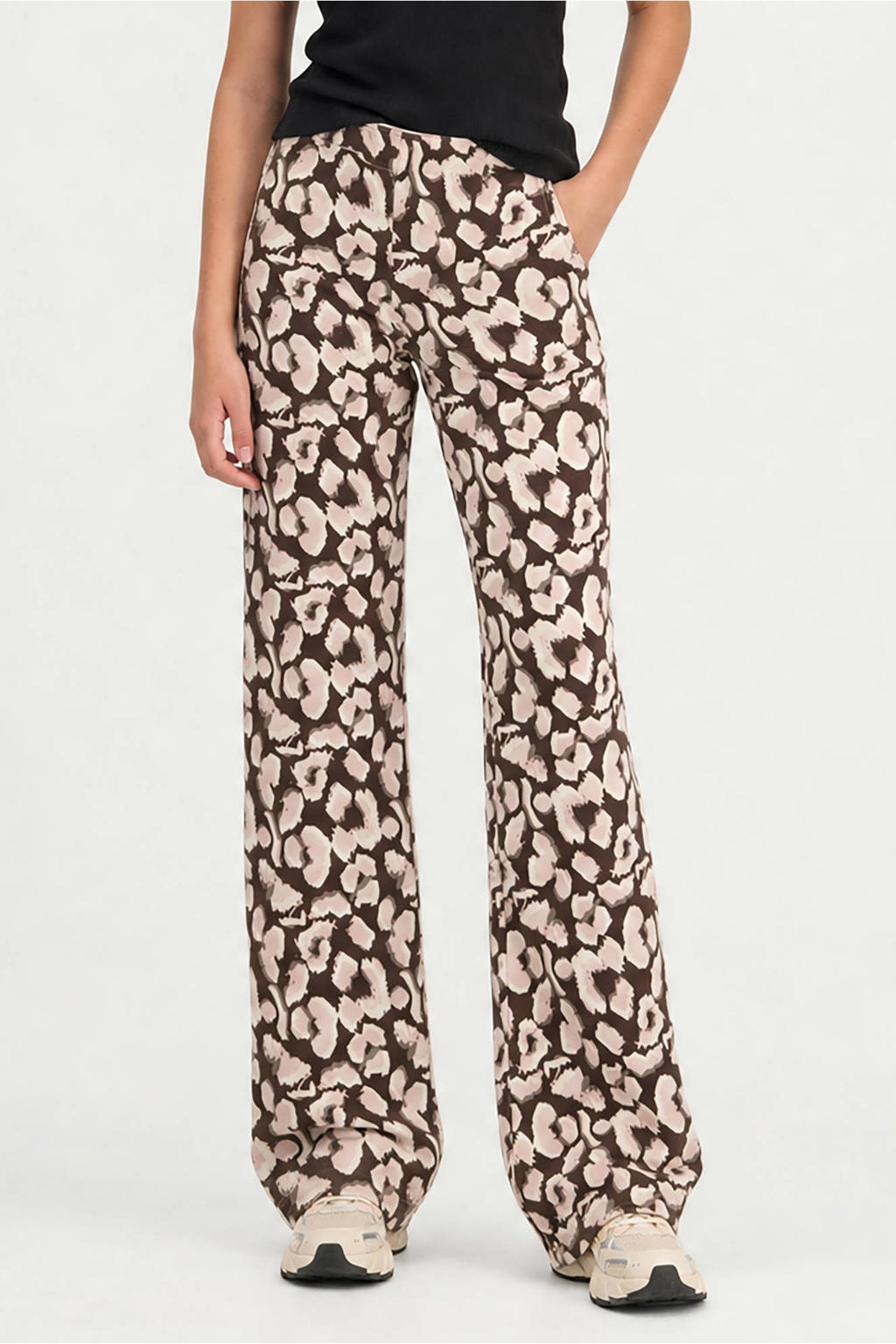 Bruin en ecru meisjes Cars flared broek van viscose met elastische tailleband en dierenprint