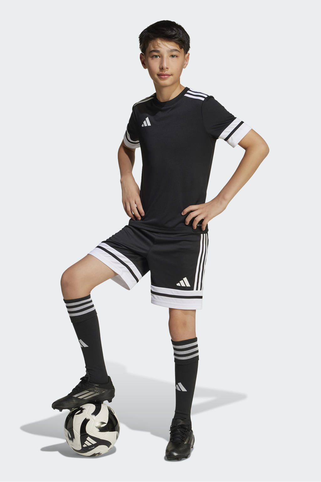 Zwart en witte jongens en meisjes adidas Performance Junior voetbalshort Squadra 25 van polyester met elastische tailleband met koord en logo dessin